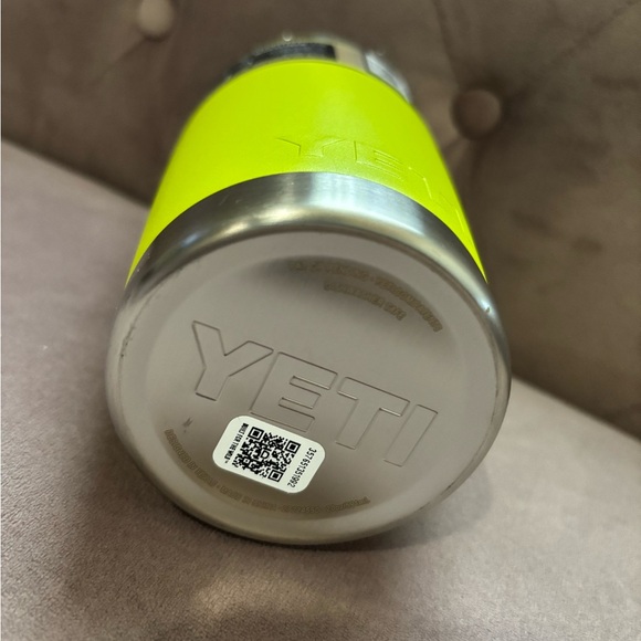 Yeti 20oz tumbler chartreuse green - Picture 3 of 3